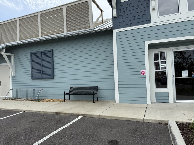 More Photos Of 335 Beachfront Dr, Saint Johns Freestanding For Lease
