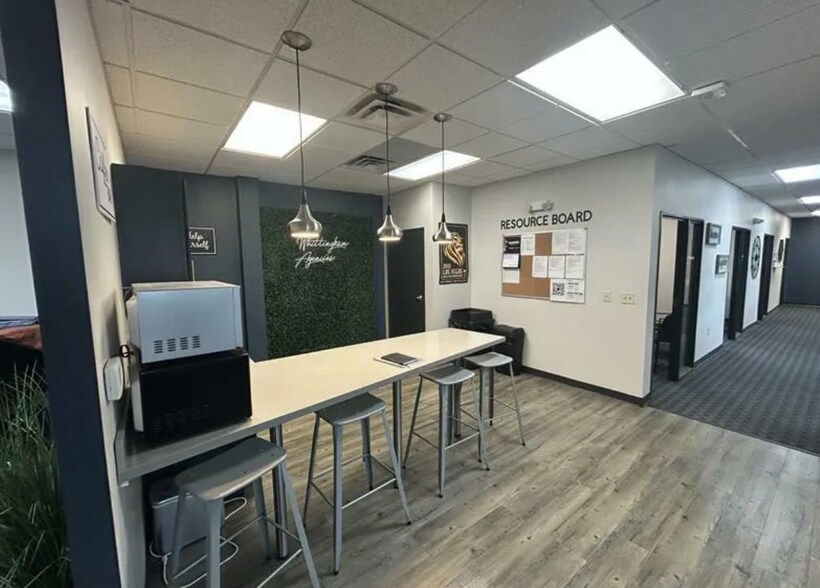 More Photos Of 9011 N Meridian St, Indianapolis Office For Lease