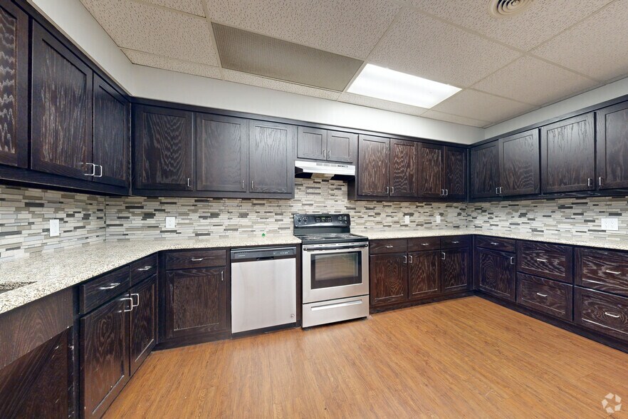 More Photos Of 2655 Villa Creek Dr, Dallas Office For Lease