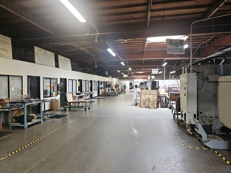 More Photos Of 200 S Hallock Dr, Santa Paula Manufacturing For Sale