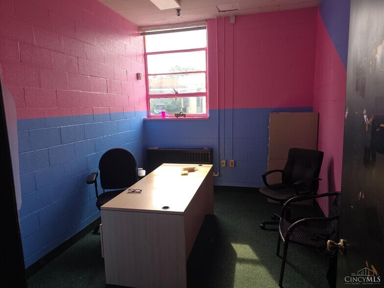 More Photos Of 2612 Gilbert Ave, Cincinnati Light Manufacturing For Sale