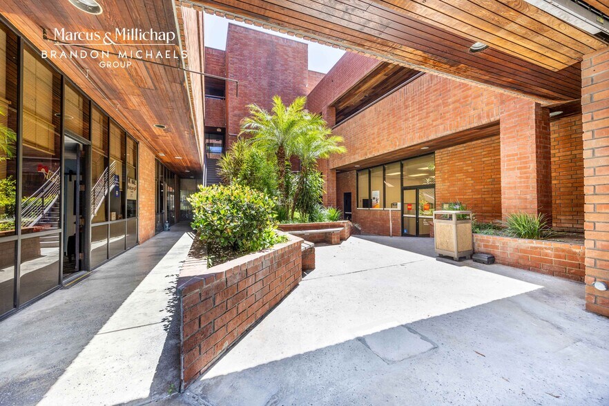 More Photos Of 7200-7202 Greenleaf Ave, Whittier Office For Sale
