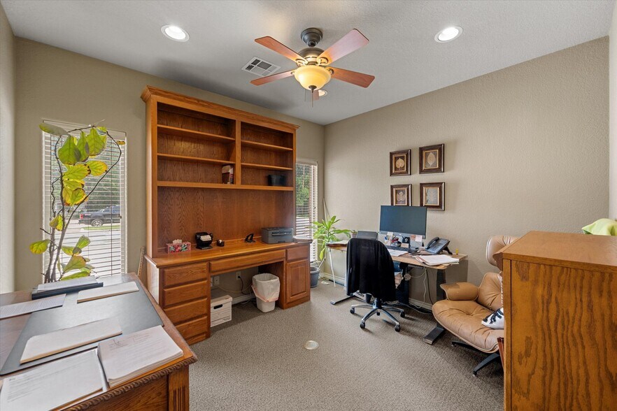 More Photos Of 2220 W 2nd Ave, Corsicana Office For Sale