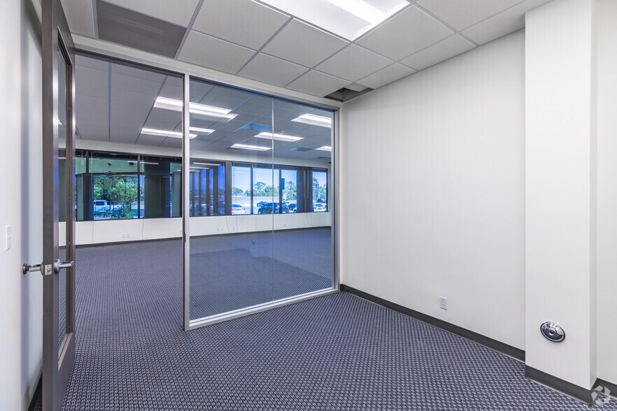 More Photos Of 5675 Ruffin Rd, San Diego Office For Lease