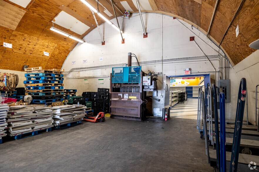 More Photos Of 852 N La Brea Ave, Los Angeles Freestanding For Lease