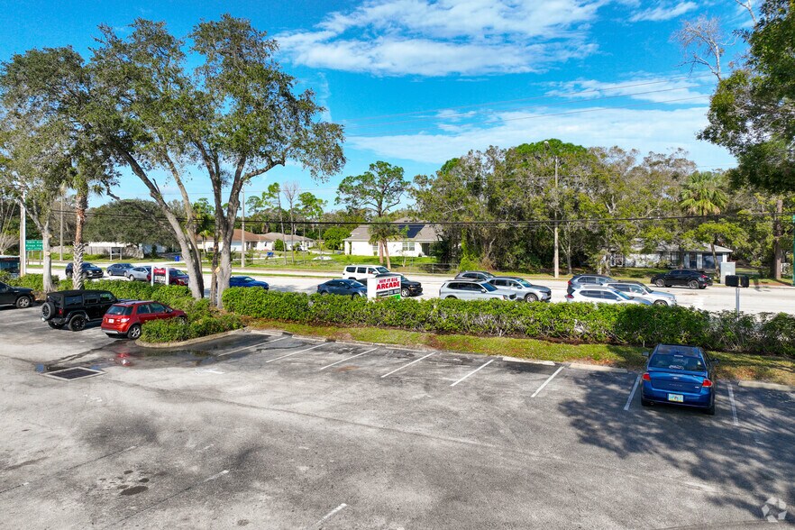 More Photos Of 5445 20th St, Vero Beach Unknown For Lease