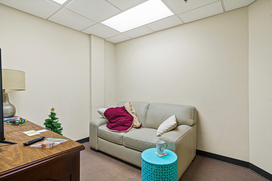 More Photos Of 1641 Crystal Ave, Kansas City Warehouse For Sale