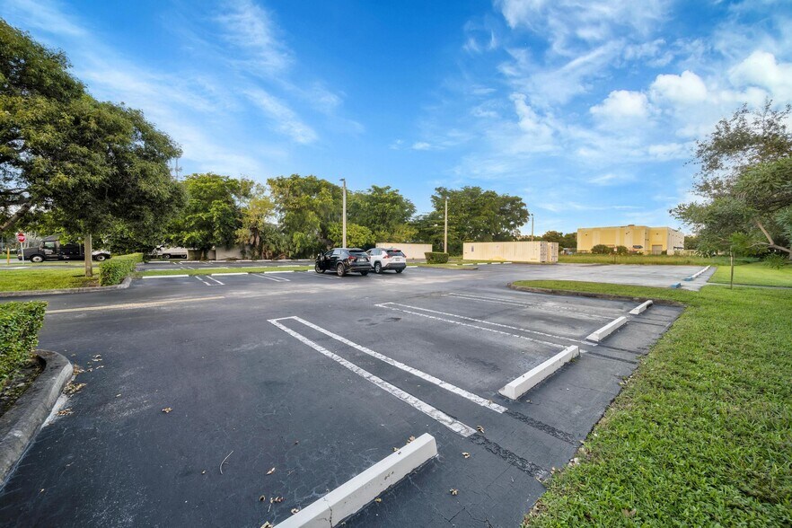 More Photos Of 12095 NW 39th St, Coral Springs Warehouse For Sale
