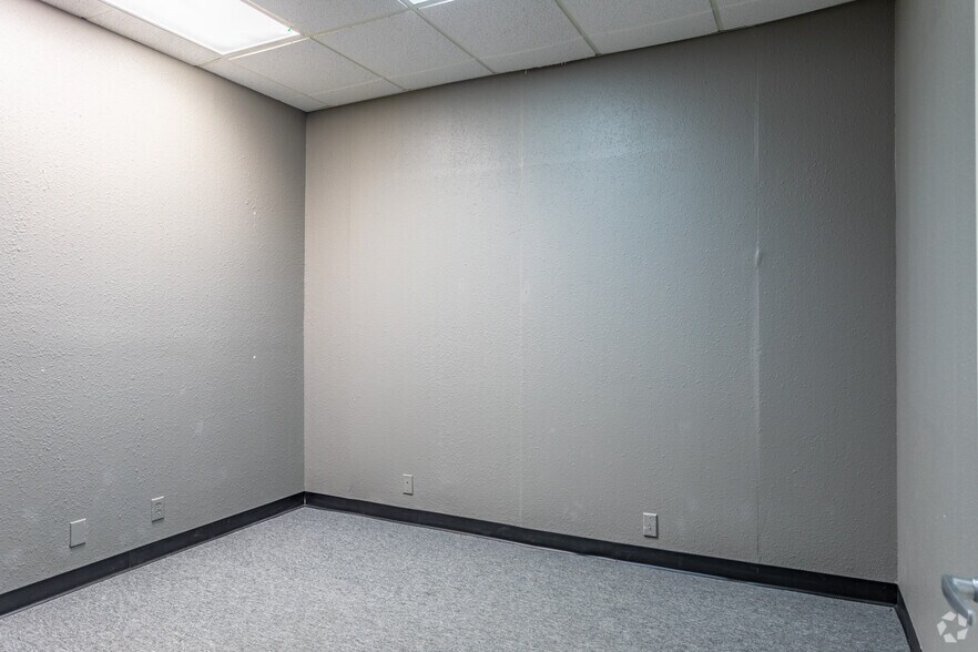 More Photos Of 10103-10123 Broadway St, San Antonio Research And Development For Lease