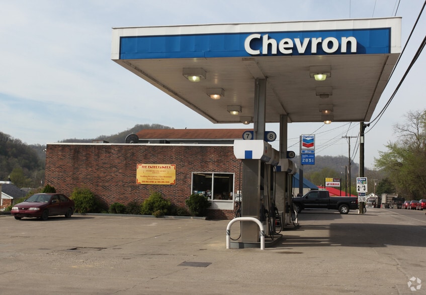 More Photos Of 3024 E Dupont Ave, Belle Convenience Store For Lease