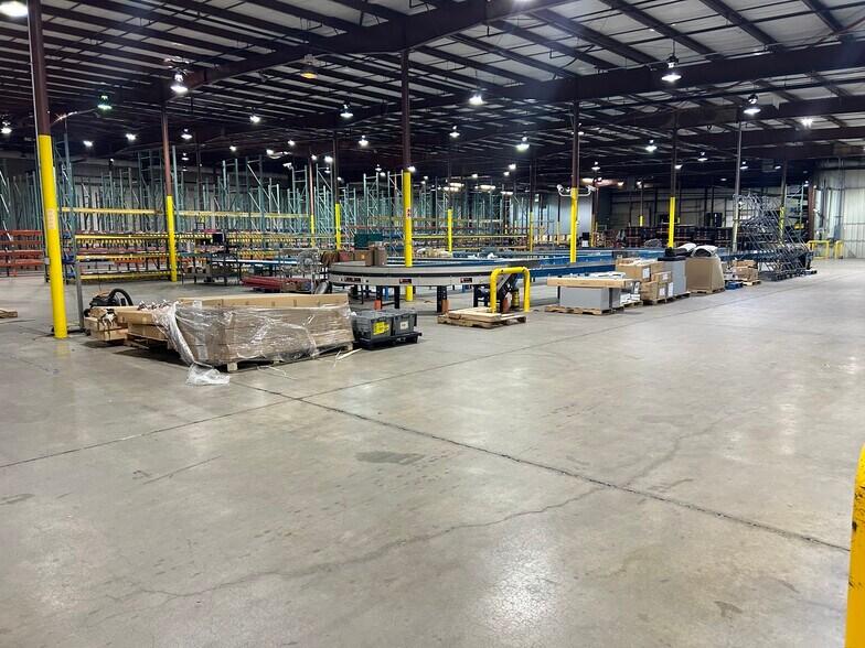 More Photos Of 410 Corporate Dr, Reading Warehouse For Lease
