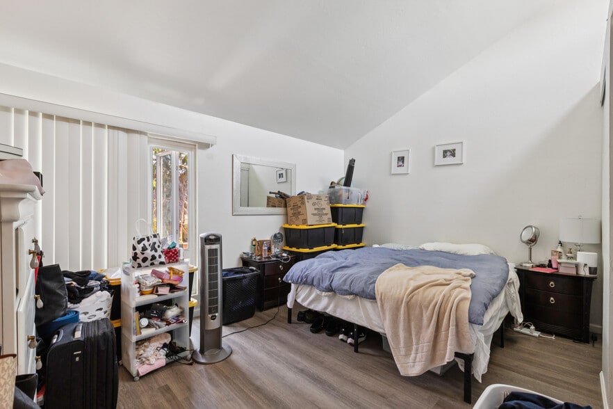 More Photos Of 1411 Oxford St, Redwood City Apartments For Sale