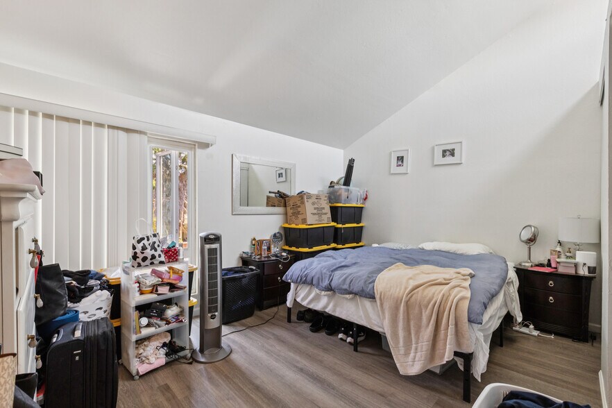 More Photos Of 1411 Oxford St, Redwood City Apartments For Sale