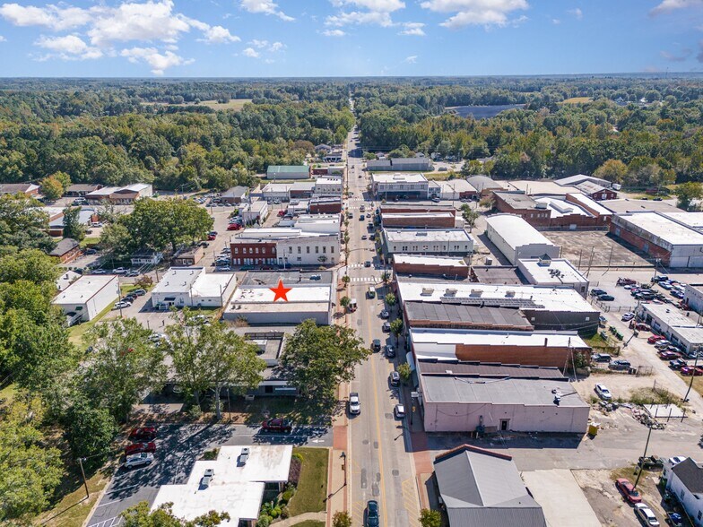 More Photos Of 202-204 N Arendell Ave, Zebulon Storefront For Lease