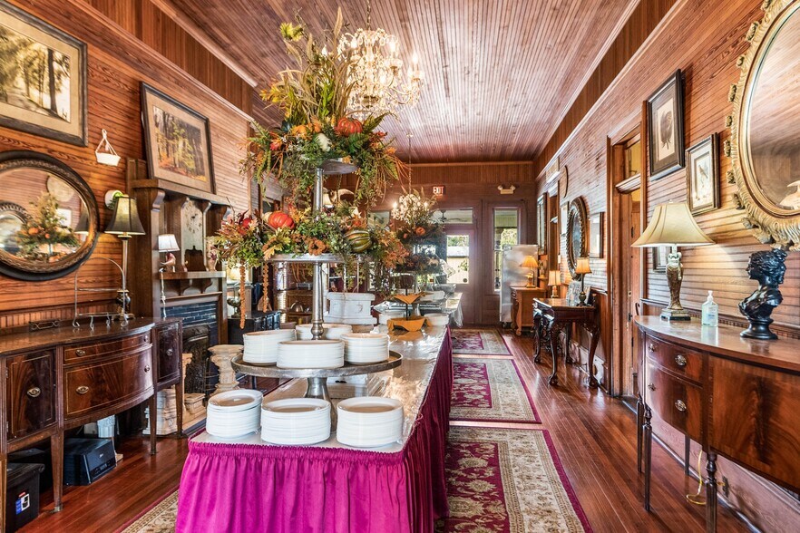 More Photos Of 323 N Main St, Swainsboro Restaurant For Sale