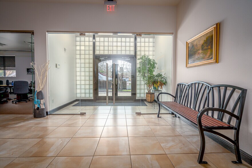 More Photos Of 1901-1923 Windsor Pl, Fort Worth Warehouse For Sale