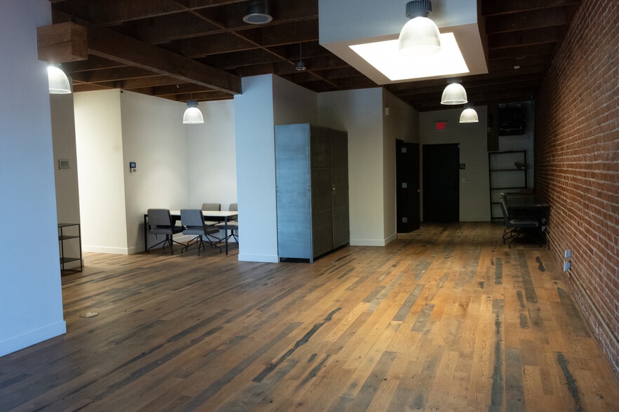 More Photos Of 58 Windward Ave, Venice Storefront Retail Office For Lease