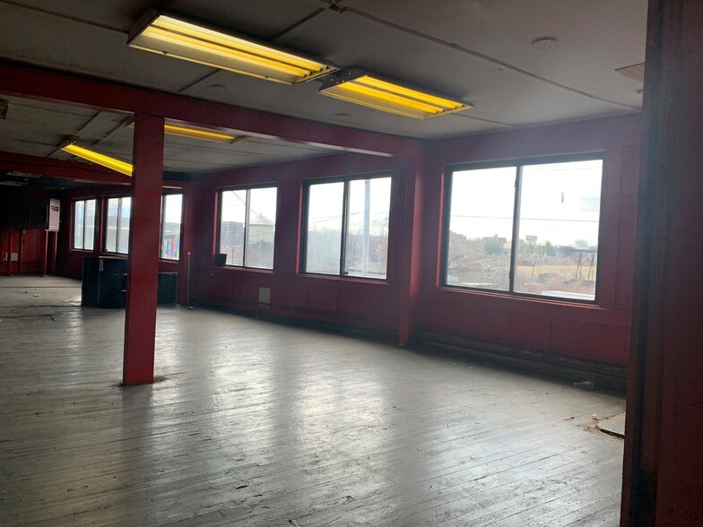 More Photos Of 388 Knowlton St, Bridgeport Warehouse For Lease