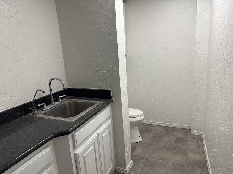 More Photos Of 1100 SW 1st Ave, Amarillo Warehouse For Sale