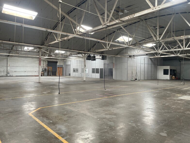 More Photos Of 335 W Redondo Beach Blvd, Gardena Manufacturing For Lease