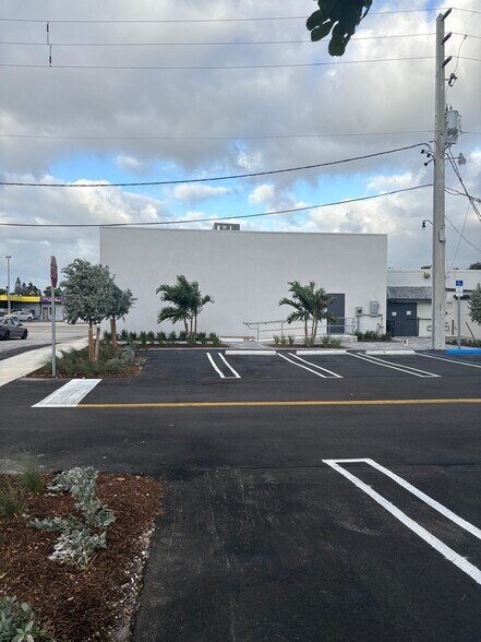 More Photos Of 2215 N Federal Hwy, Hollywood Restaurant For Sale