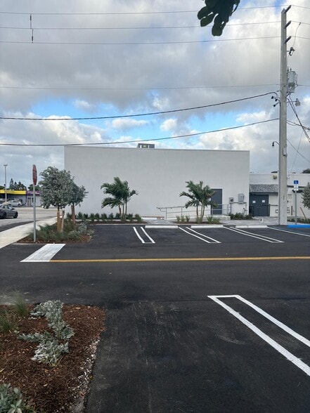 More Photos Of 2215 N Federal Hwy, Hollywood Restaurant For Lease