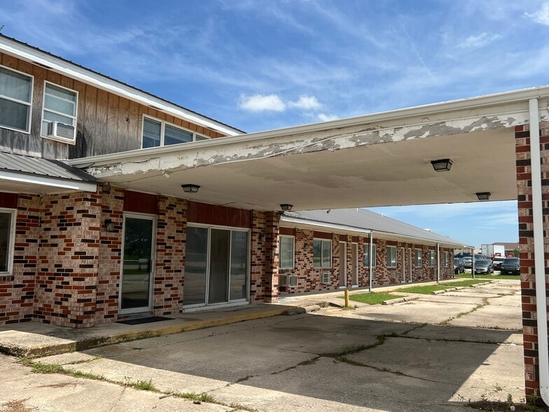 More Photos Of 2010 E Main St, Lamoni Hotel For Sale