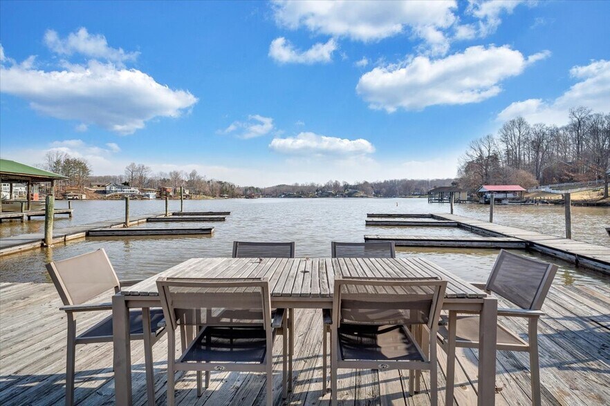 More Photos Of 2200 Old Salem School Rd, Union Hall Marina For Sale