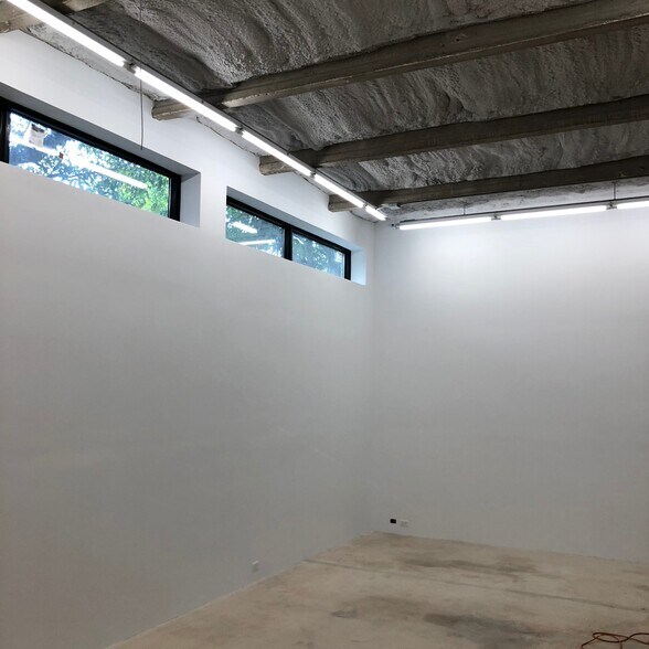 More Photos Of 255 Ne 69th St, Miami Warehouse For Lease