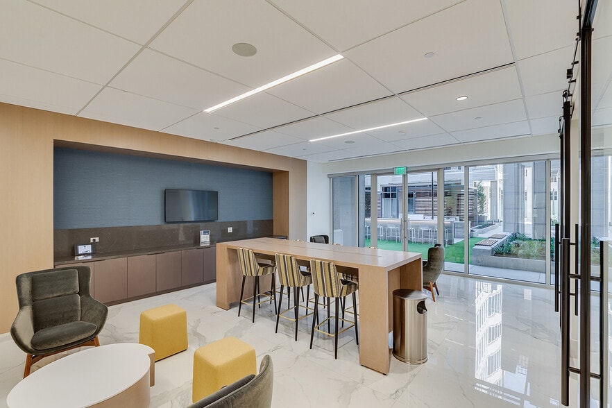 More Photos Of 8117 Preston Rd, Dallas Office For Lease