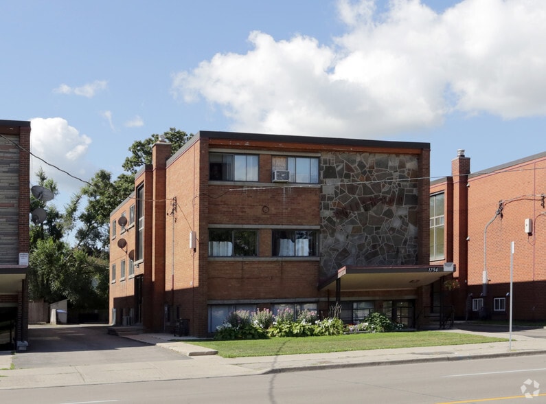 More Photos Of 1254 Fennell Ave E, Hamilton Apartments For Sale