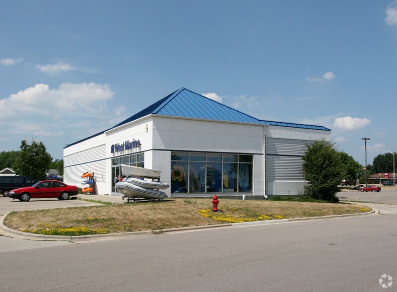 More Photos Of 2455 W Broadway, Monona Freestanding For Sale