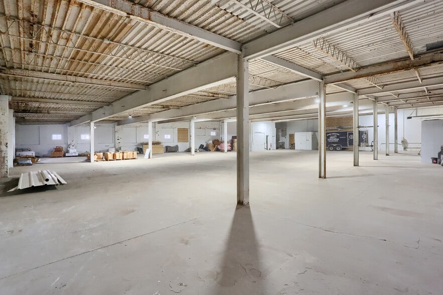 More Photos Of 468 E Washington St, New Castle Manufacturing For Lease