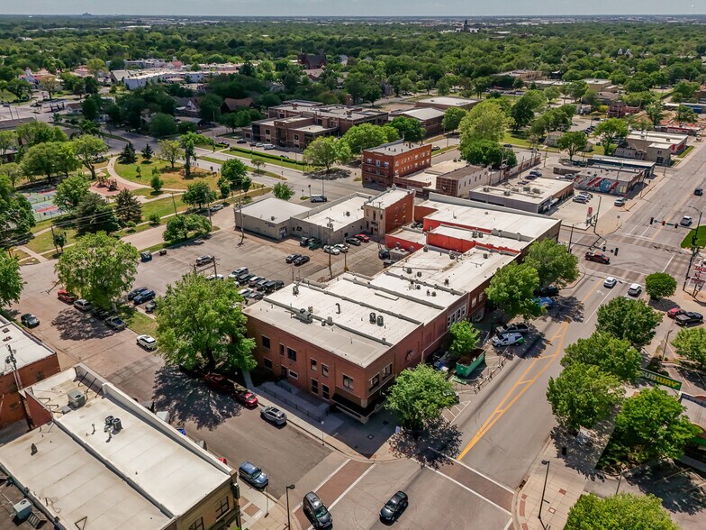 More Photos Of 1001 W Douglas Ave, Wichita Storefront For Sale