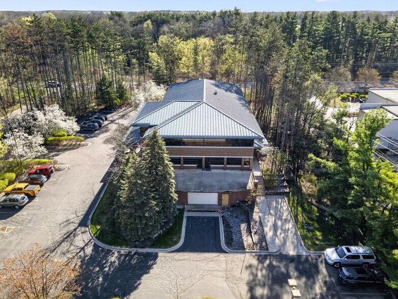 More Photos Of 8451 Boulder Ct, Commerce Township Office For Lease