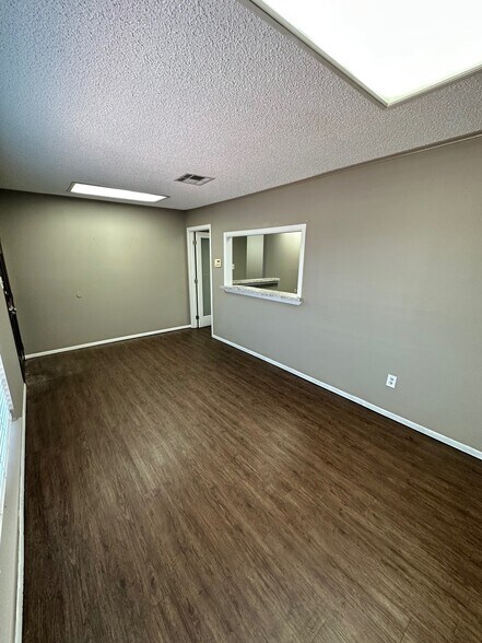 More Photos Of 330 N 4th St, Muskogee Office For Sale