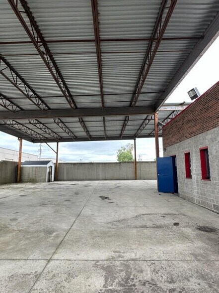 More Photos Of 436 E 14 Mile Rd, Madison Heights Auto Repair For Lease