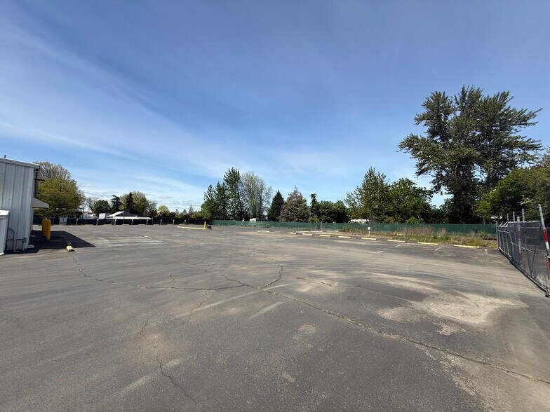 More Photos Of 90574 Monya Ln, Eugene Warehouse For Lease