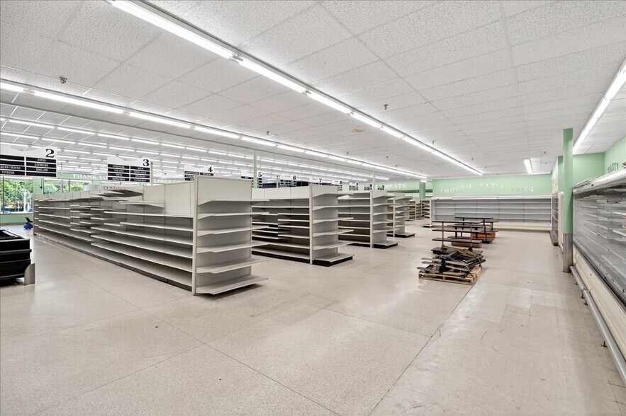 More Photos Of 4634-4639 Gravois Rd, House Spgs, House Springs Supermarket For Lease