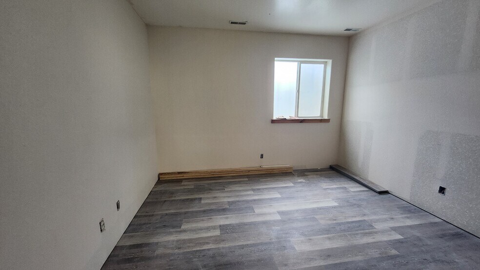 More Photos Of 1600 E Lincoln Rd, Idaho Falls Office For Lease