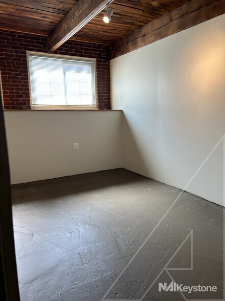 More Photos Of 715 Clinton St, Reading Light Distribution For Sale