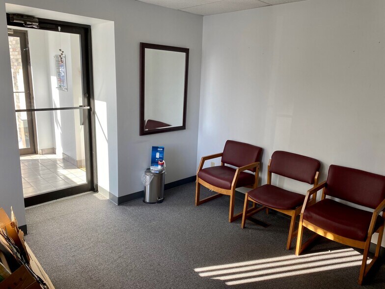 More Photos Of 2102 Marshall St, Manitowoc Flex For Lease