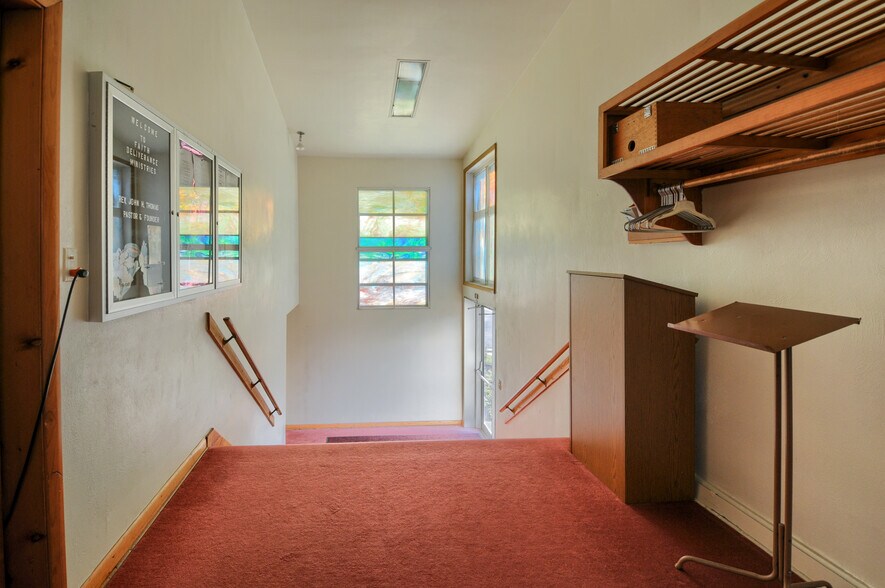 More Photos Of 3306 Lippincott Blvd, Burton Specialty For Sale