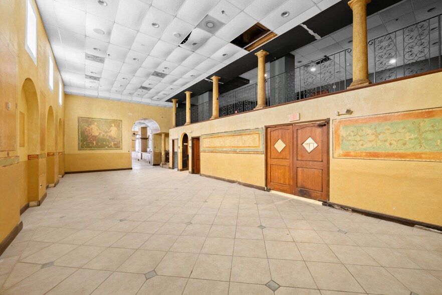More Photos Of 66-68 W Flagler St, Miami Loft Creative Space For Sale