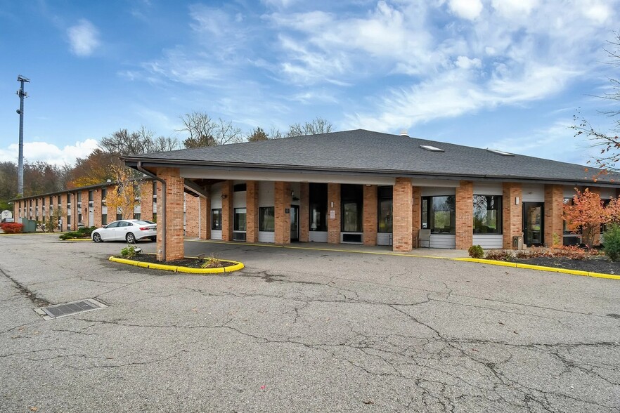 Primary Photo Of 230 Scenic Crest Dr, Zanesville Hotel For Sale