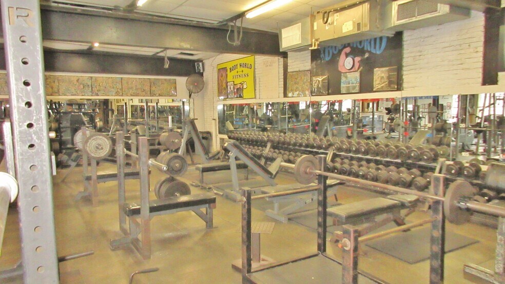 More Photos Of 1622-1628 W Passyunk Ave, Philadelphia Auto Repair For Sale