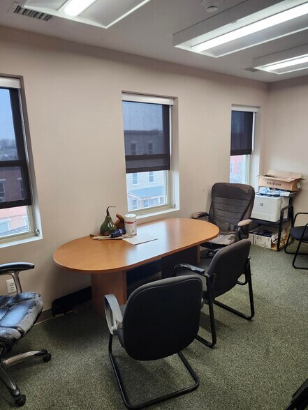 More Photos Of 1843 W Lexington St, Baltimore Office For Lease
