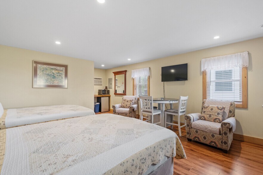 More Photos Of 291 Endicott St N, Laconia Hotel For Sale