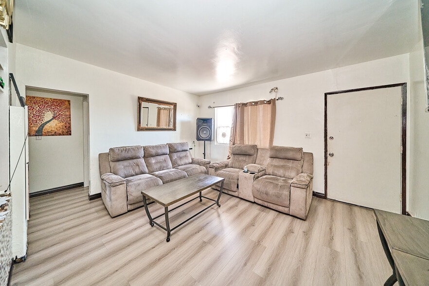 More Photos Of 2001 W Myrtle St, Santa Ana Apartments For Sale