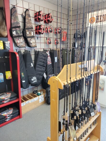 More Photos Of 105 N 3rd Ave, Virginia Storefront For Sale